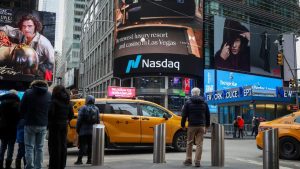 grafik saham wall street naik di new york stock exchange