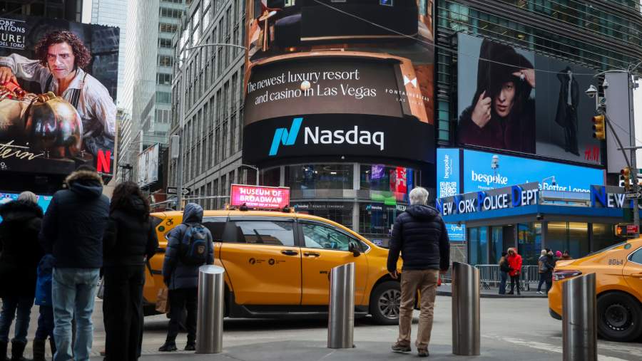 grafik saham wall street naik di new york stock exchange